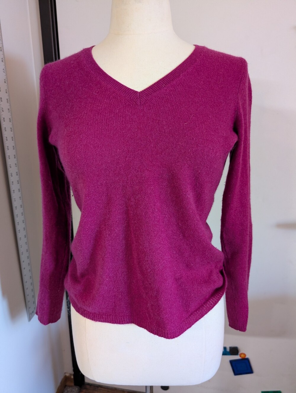 Cashmere Ann Taylor Women's V-Neck Bright Fuchsia Sweater